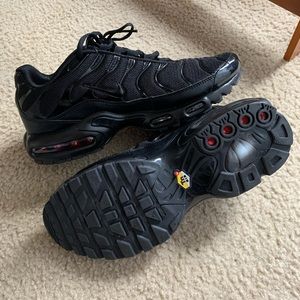 MESSAGE ME BEFORE BUYING black Nike air max plus